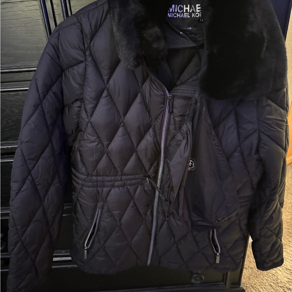MICHAEL Michael Kors Black Puffer Jacket with Quilted Design
